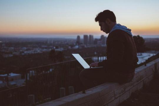 Gỗ công nghiệp MDF và HDF: Loại nào tốt hơn cho tủ bếp?